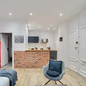 https://beautiful-studio-champs-elyses.fr-paris.fr